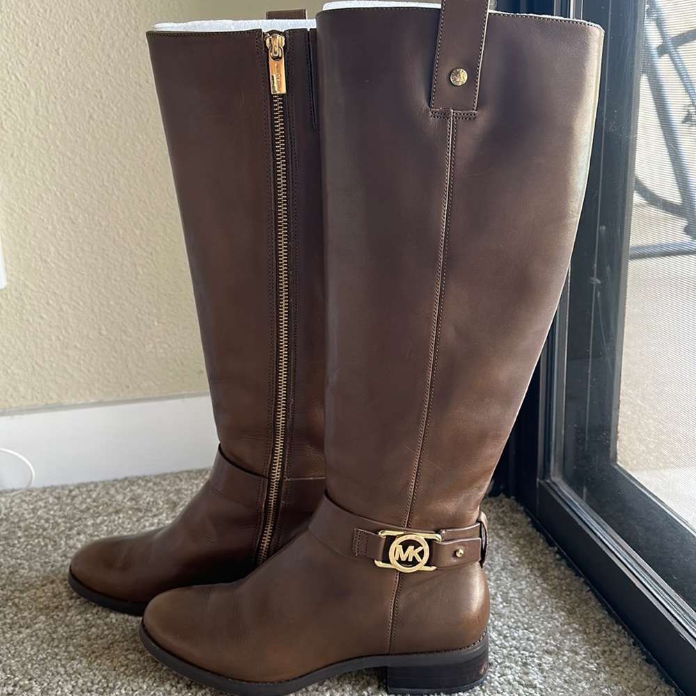 Michael kors boots size 5.5